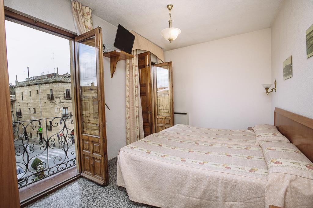 Hostal Plaza Ciudad-Rodrigo Szoba fotó