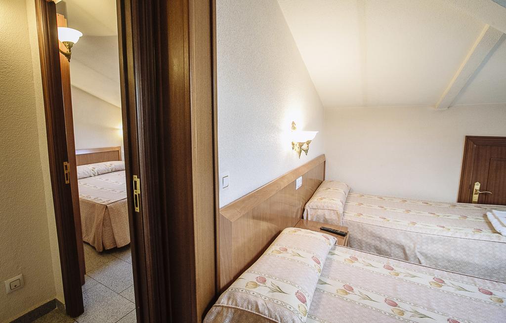 Hostal Plaza Ciudad-Rodrigo Szoba fotó